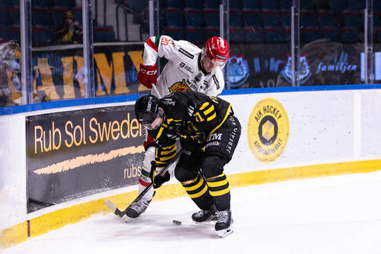 Moras Gustav Willman-Borvik och AIKs Gerry Fitzgerald