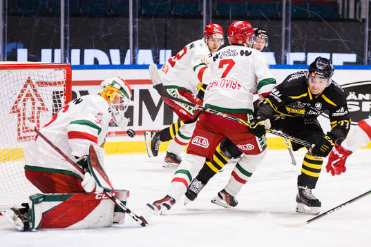 AIKs William Ignberg Nilsson utmanar Moras målvakt