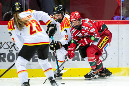 Brynäs Hanna Thuvik och Modos Lauren Bellefontaine