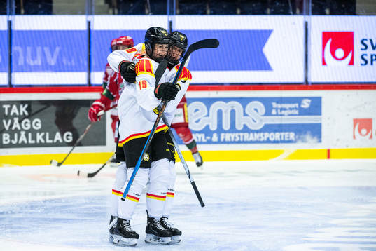 Brynäs Julia Östlund jublar