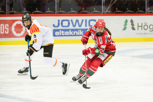 Modos Adela Sapovalivova  och Brynäs Julia Östlund