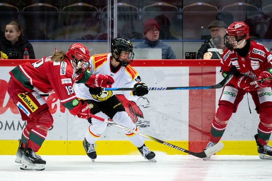 Brynäs Jenniina Nylund och Modos Ebba Berglund