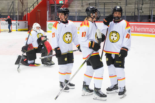 Brynäs målvakt Amanda Johansson deppar med Hilda