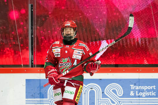 Modos Linnea Andersson jublar