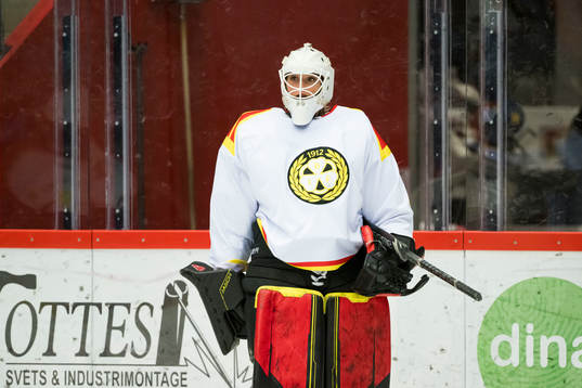 Brynäs målvakt Amanda Johansson deppar