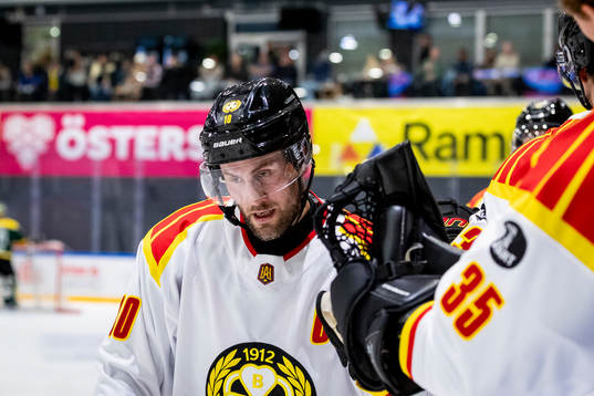 Brynäs Johan Larsson jublar