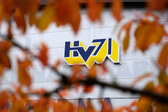 HV71s klubbmärke på arenan innan ishockeymatchen i SHL