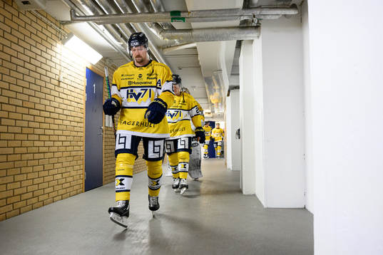 HV71s Anton Strålman innan ishockeymatchen i SHL mellan