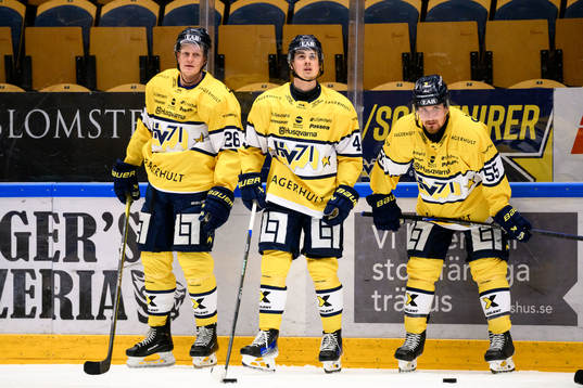 HV71s Tommi Tikka, Hugo Fransson och Mikael Seppälä innan