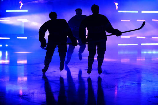 HV71s spelare åker in på isen innan ishockeymatchen i SHL