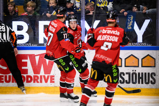 Malmö Redhawks Lukas Wernblom jublar