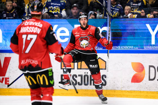 Malmö Redhawks Carl Persson jublar