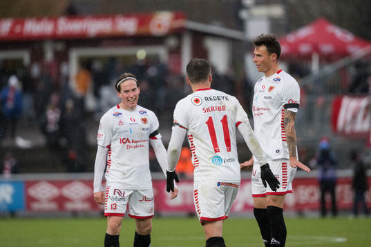 Kalmars Johan Karlsson och Melker Hallberg jublar