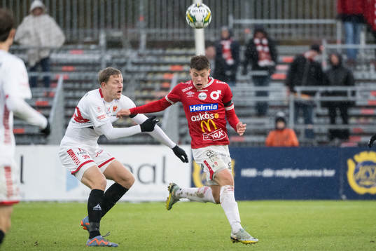 Kalmars Lars Saetra och Degerfors Gustav Lindgren