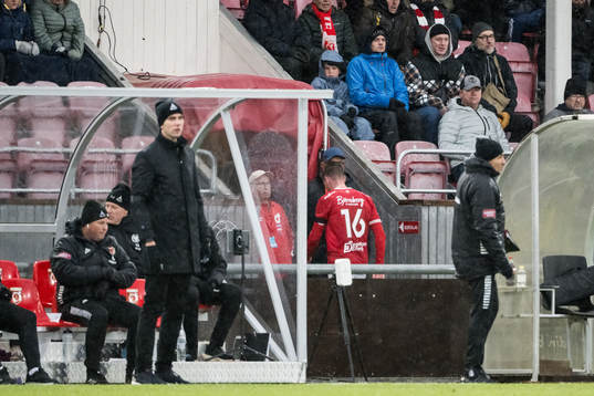 Degerfors Rasmus Örqvist lämnar planen