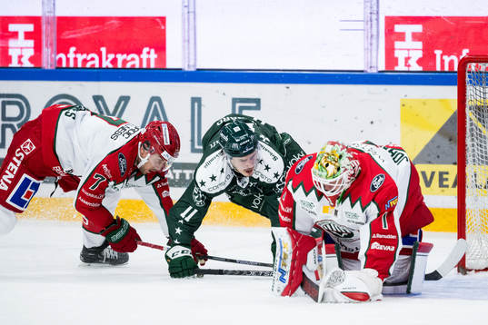 Frölundas Henrik Tömmernes och målvakt Lars Johansson