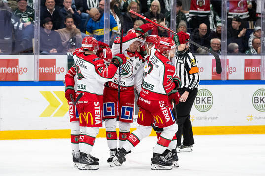 Frölundas Henrik Tömmernes jublar med lagkamrater