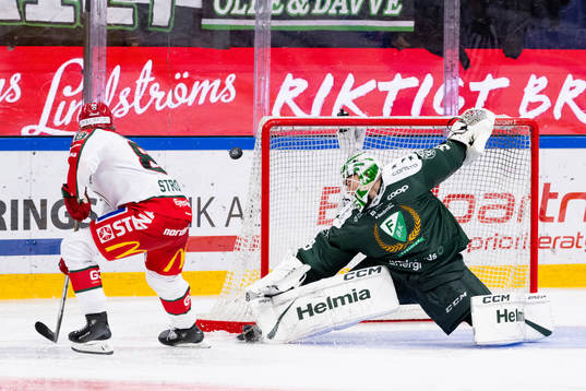 Frölundas Malte Strömwall och Färjestads målvakt Carl