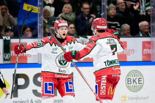 Frölundas Malte Strömwall och Henrik Tömmernes jublar