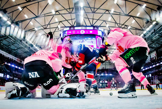 Linköpings Broc Little och Örebros målvakt Jhonas Enroth