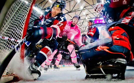 Örebros Jonathan Lekkerimäki (ej i bild) gör 2-1 mål