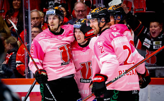 Örebros Jonathan Lekkerimäki jublar vid 2-1 med Emil