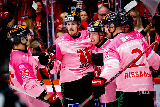 Örebros Jonathan Lekkerimäki jublar vid 2-1 med Philip