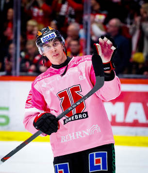 Örebros Robert Leino jublar