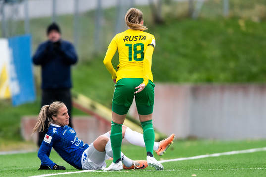 Trelleborgs Hanna Persson och Bollstanäs Moa Liwendahl