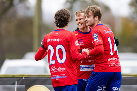 Bläddra bland fler bilder av Fotboll, Ettan södra, herr, Tvååker - Lunds BK