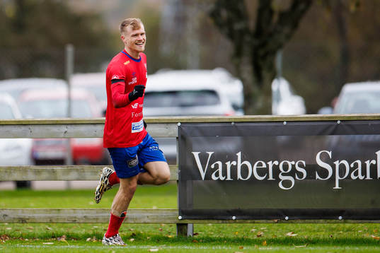 Tvååkers Isak Petersson jublar
