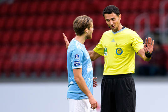 Gefles Daniel Eliasson och domare Adi Aganovic