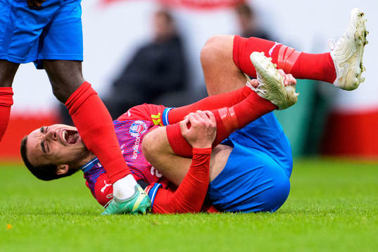 Helsingborgs Adam Hellborg har ont