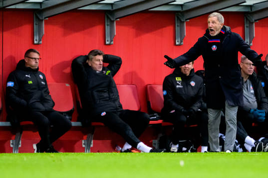 Helsingborgs tränare Stuart Baxter reagerar