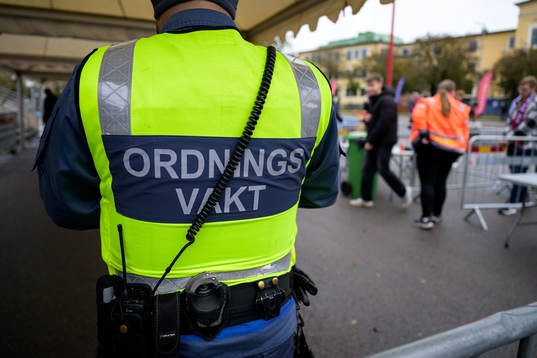 Ordningvakt vid insläppet på Olympia