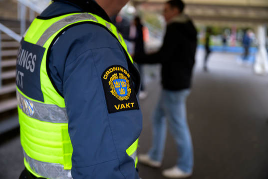 Ordningvakt vid insläppet på Olympia