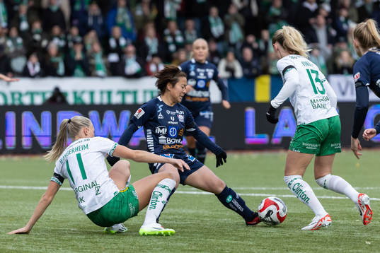 Hammarbys Matilda Vinberg och Ellen Wangerheim mot