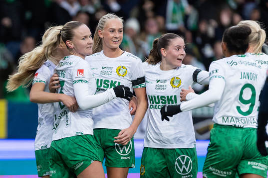 Hammarbys Ellen Wangerheim jublar med lagkamrater