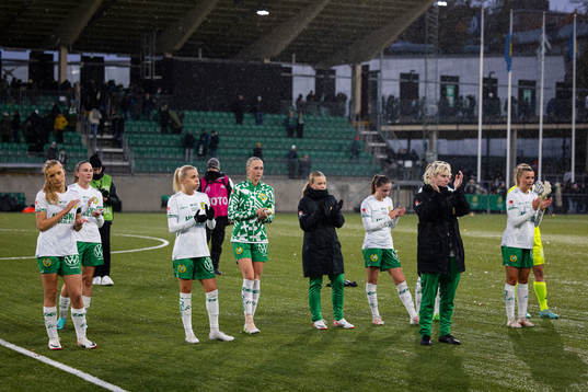 Hammarbys spelarna tackar publiken