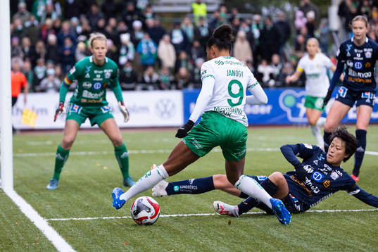 Hammarbys Madelen Janogy och Linköpings Yuka Momiki