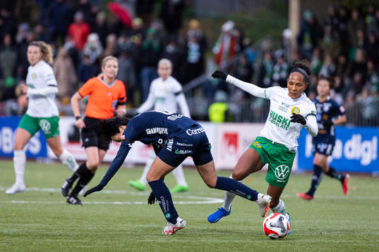 Linköpings Saori Takarada och Hammarbys Madelen Janogy