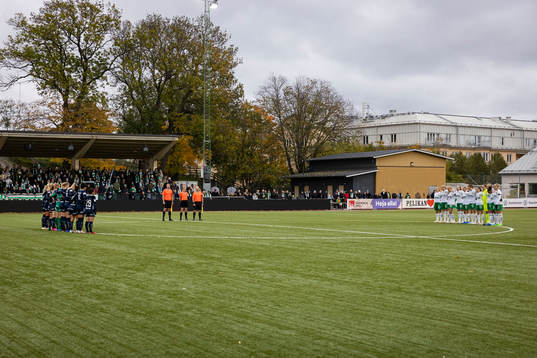 Linköpings och Hammarbys spelarna observera en tyst minut