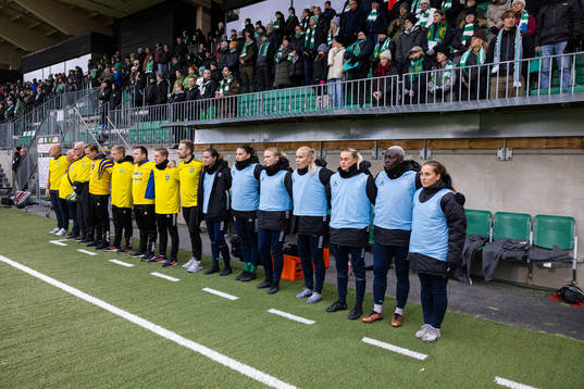Linköpings bänk observerar en tyst minut innan