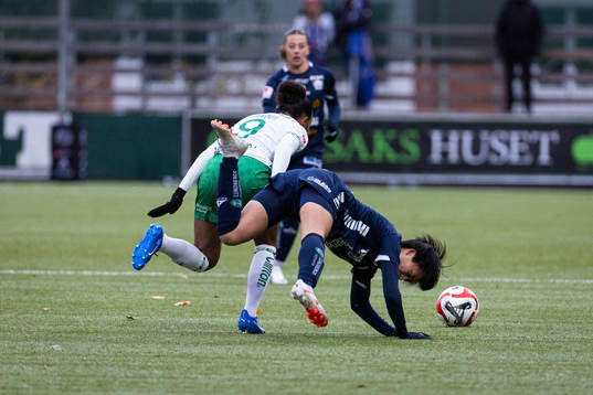 Hammarbys Madelen Janogy mot Linköpings Yuka Momiki