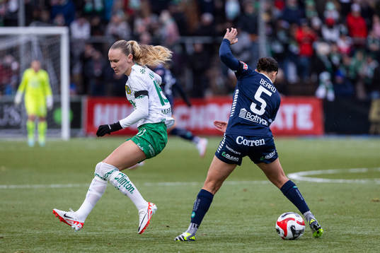 Hammarbys Matilda Vinberg och Linköpings Angela Beard