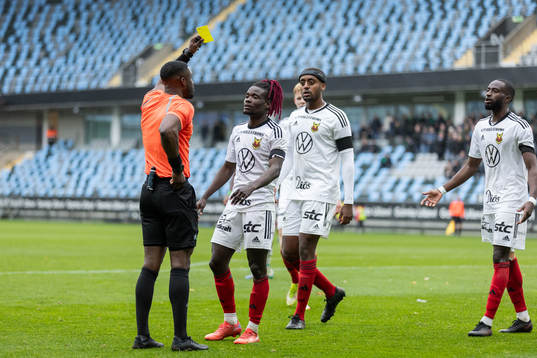 Östersunds Yannick Armel Assiedou Adjoumani får sitt