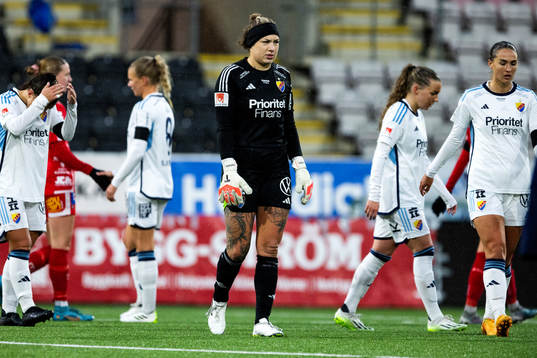 Djurgårdens målvakt Katelin Talbert deppar