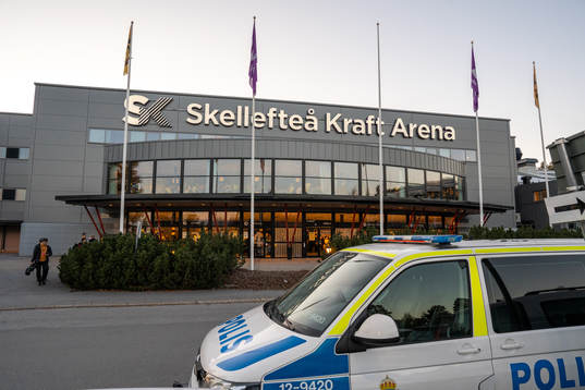 Polisbil utanför Skellefteå Kraft Arena