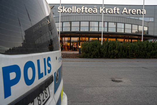 Polisbil utanför Skellefteå Kraft Arena