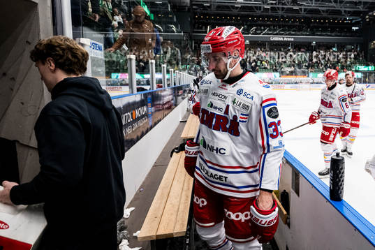 Timrå IKs Albin Lundin deppar